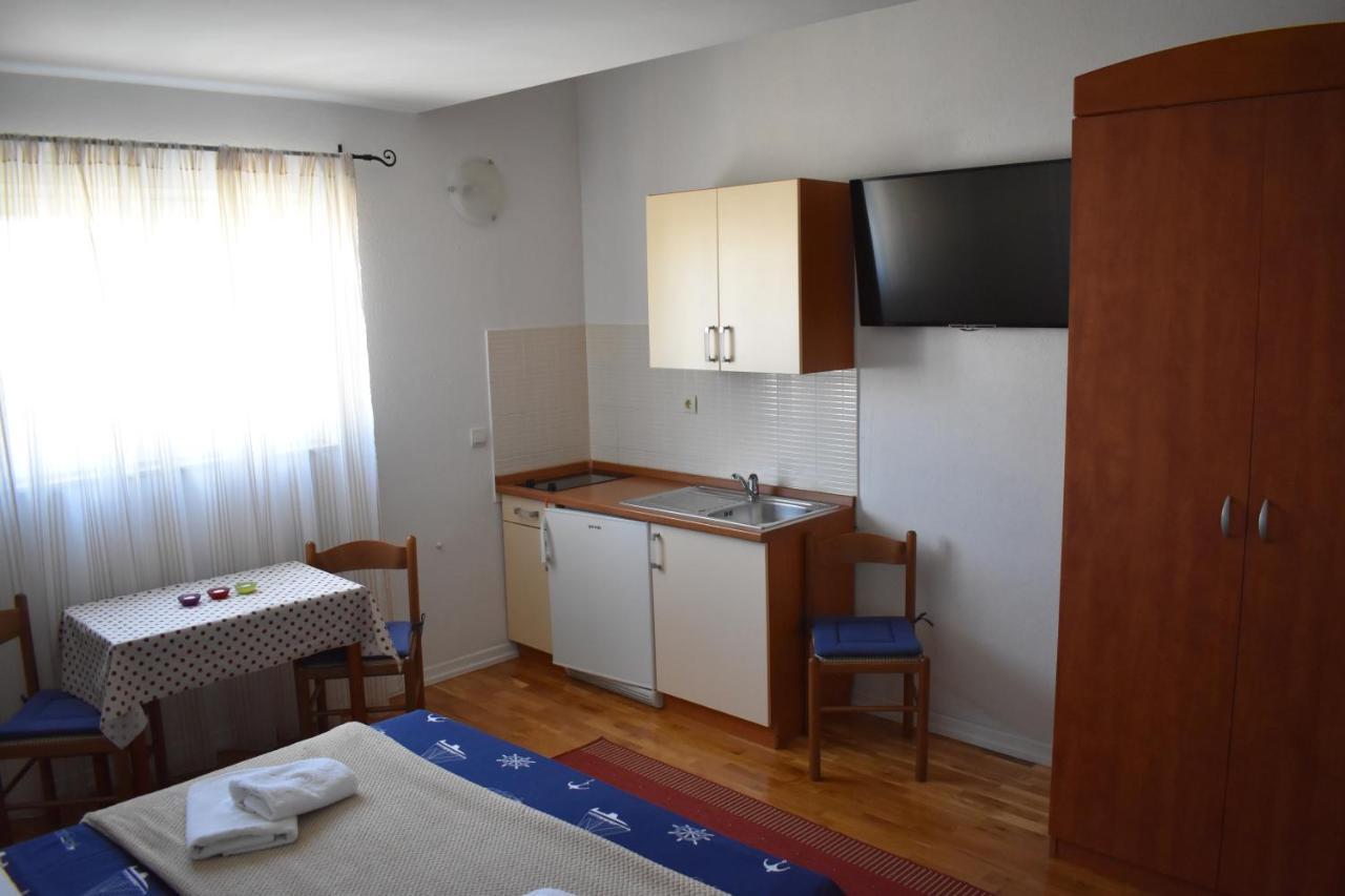 Apartments Bombonin Макарска Екстериор снимка