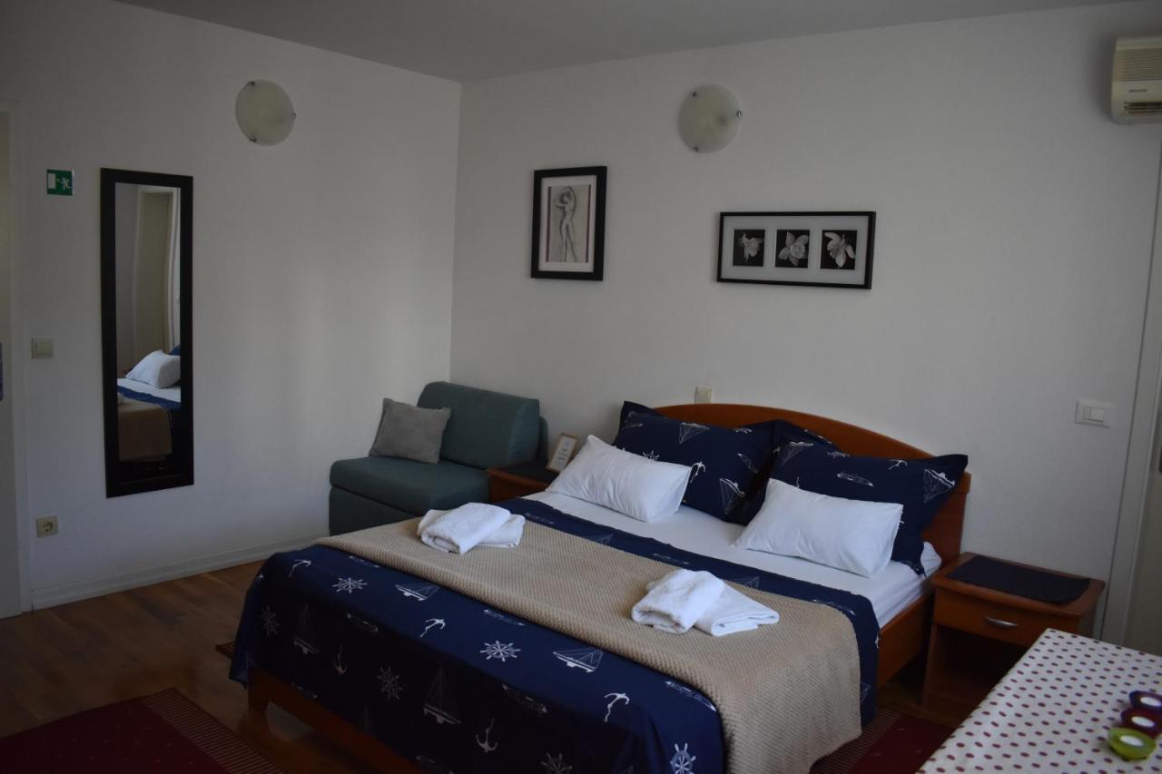 Apartments Bombonin Макарска Екстериор снимка